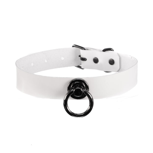 SiaLinda: Halsband Albina echtes Lackleder weiß, solo, mit kleinem oder großem Ring - SiaLinda.com